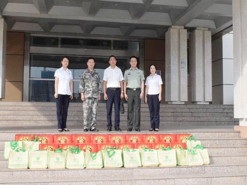 信泰慰問暖人心，軍民建設(shè)一家親